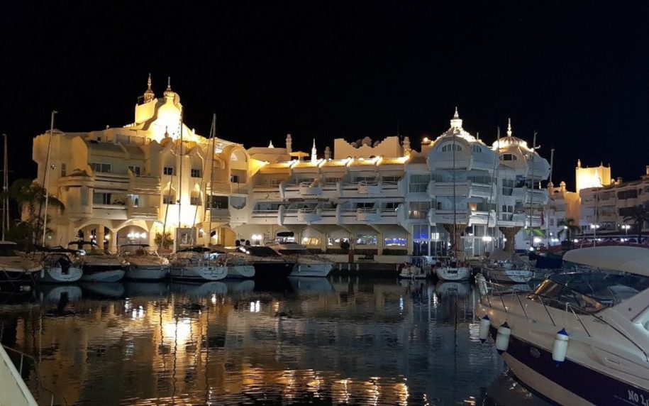 Puerto Marina Interior Nocturno (1280x800)